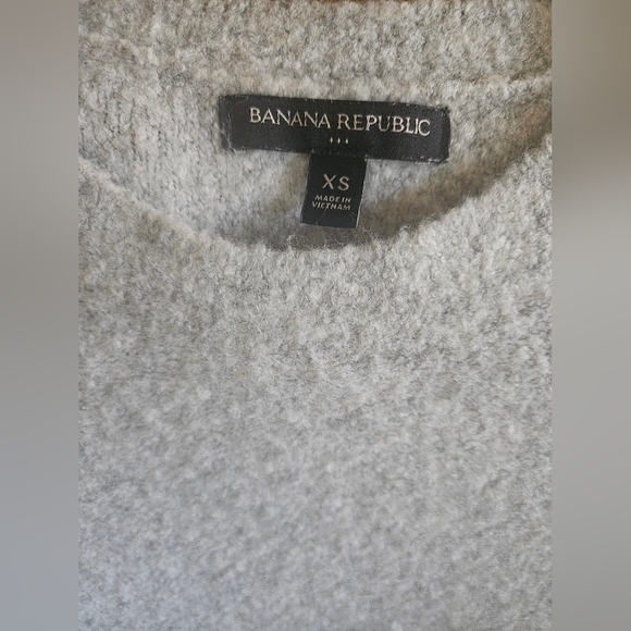 Banana Republic light gray wool blend crew neck sweater - Picture 9 of 9